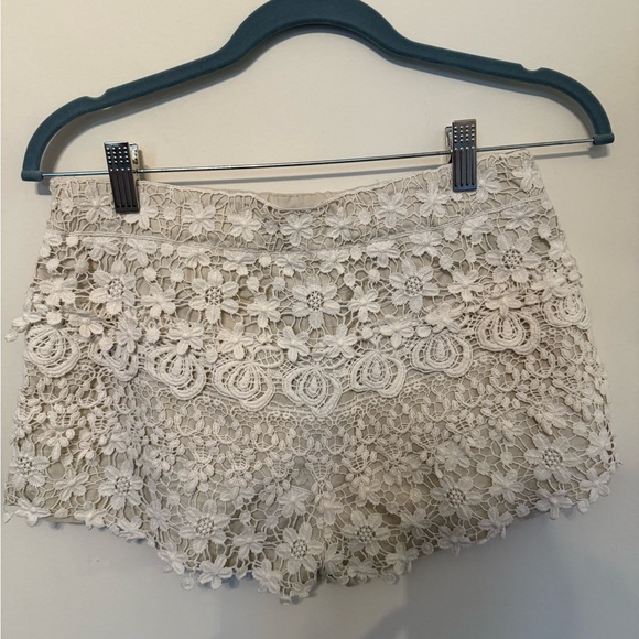 Zara Lace Floral Beige Shorts - Picture 2 of 3